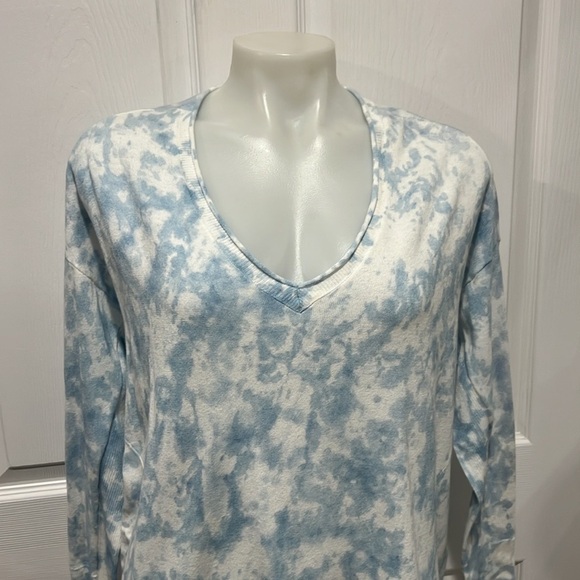 Caryn Vallone V Neck  cotton lightweight blue & white sweater small NWT - Picture 3 of 10